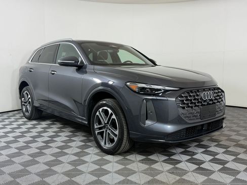 Used 2025 Audi Q5 Premium w/ Convenience Package image 7