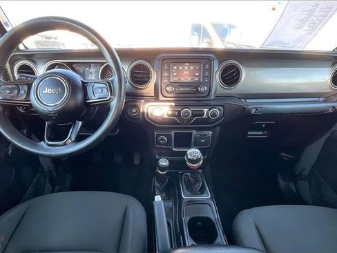 Used 2020 Jeep Gladiator Sport image 15