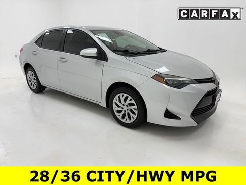 Used 2018 Toyota Corolla LE FWD image 1