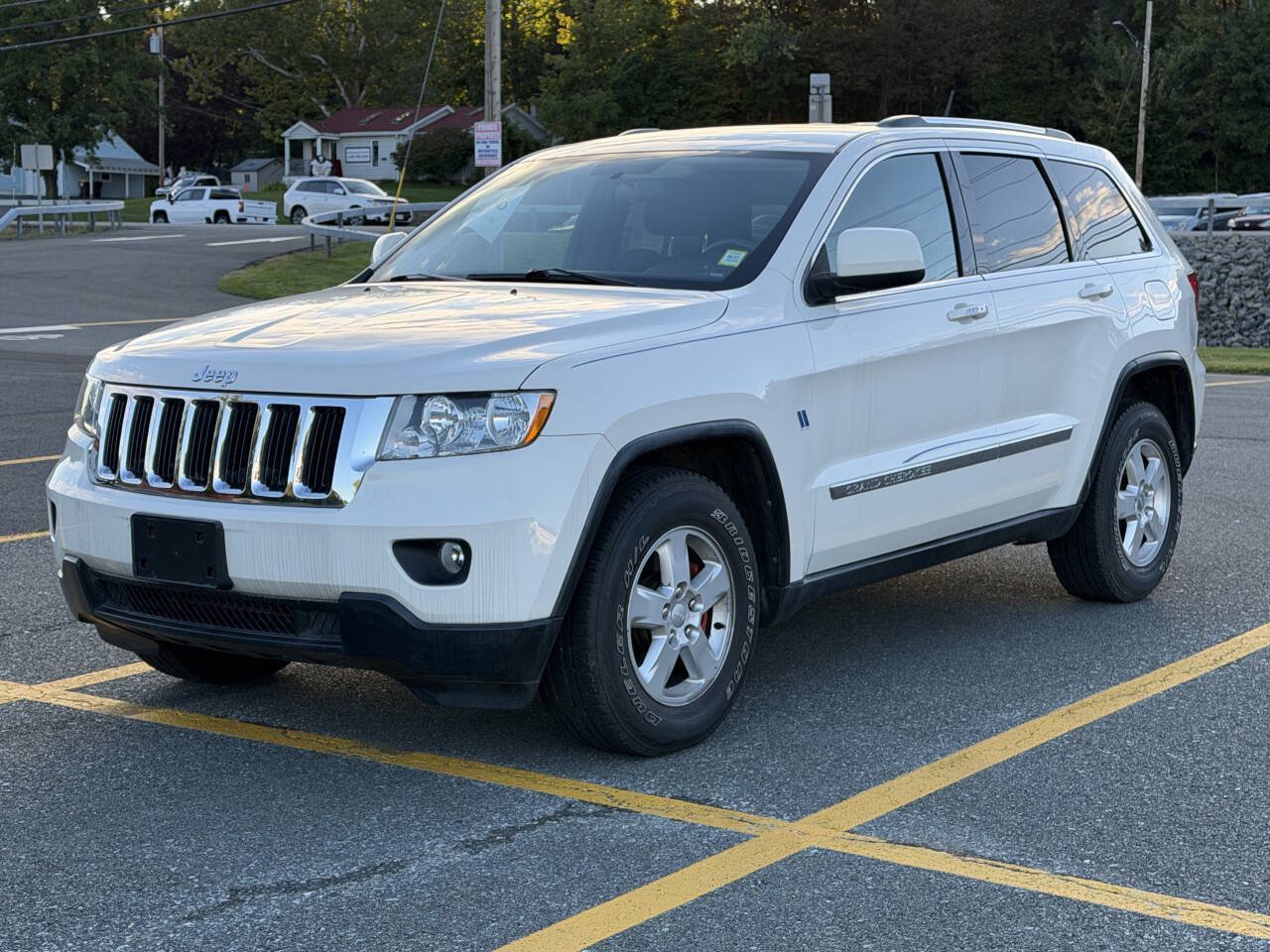 Used 2012 Jeep Grand Cherokee Laredo w/ Laredo E Group AWD/4WD image 2