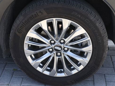 Used 2025 Cadillac XT4 Premium Luxury FWD image 45