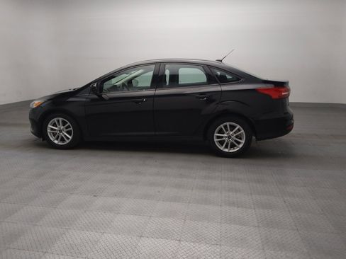 Used 2018 Ford Focus SE FWD image 3