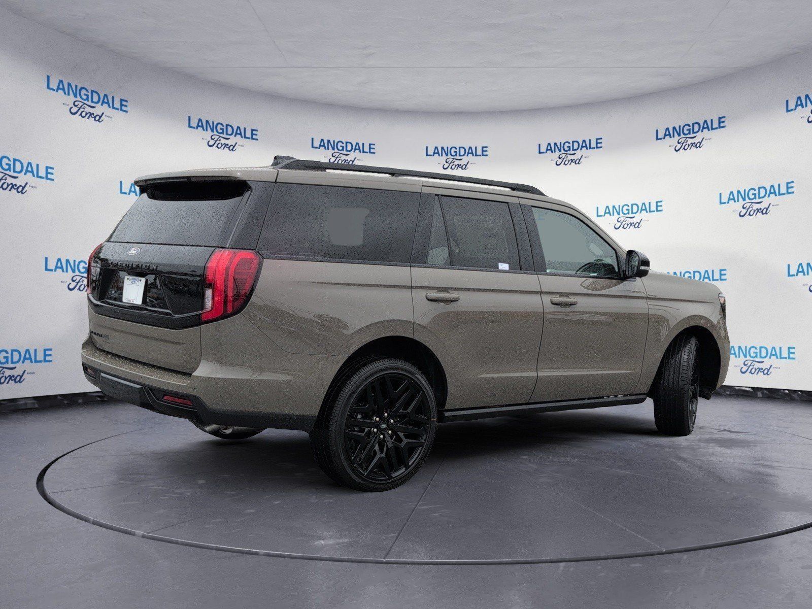 New 2027 Ford Expedition Platinum w/ Stealth Performance Package AWD/4WD image 4