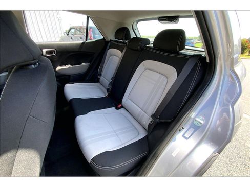 Used 2025 Hyundai Venue SEL FWD image 23