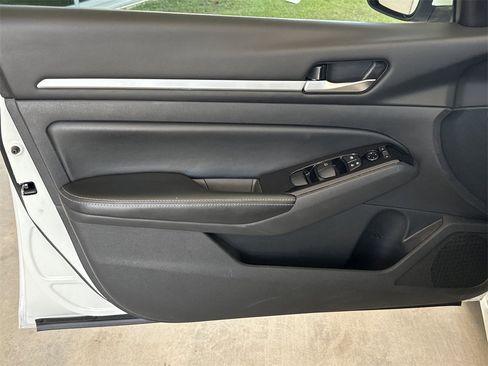 Used 2023 Nissan Altima 2.5 SV image 10