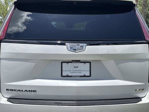 Used 2024 Cadillac Escalade V w/ LPO, ONYX Package AWD/4WD image 10