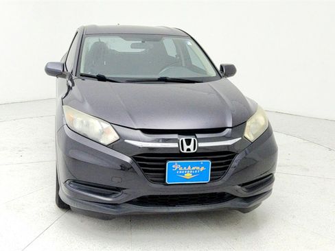 Used 2016 Honda HR-V LX image 9