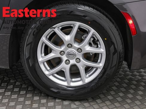 Used 2023 Chrysler Pacifica Touring-L FWD image 34