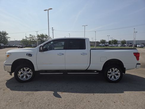 Used 2017 Nissan Titan SV AWD/4WD image 14
