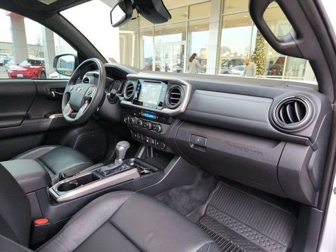 Used 2019 Toyota Tacoma Limited image 27