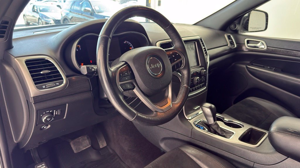 Used 2018 Jeep Grand Cherokee Altitude AWD/4WD image 2