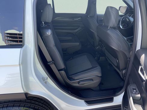 New 2026 Jeep Grand Cherokee L 4WD image 11