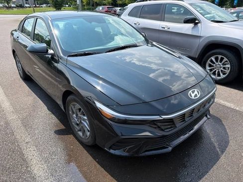 Used 2024 Hyundai Elantra SEL FWD image 15