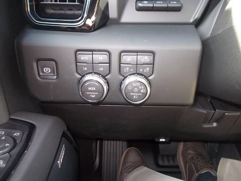 New 2026 GMC Sierra 2500 AT4 w/ AT4 Premium Plus Package image 12