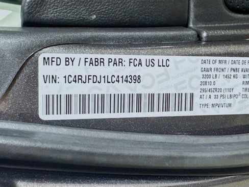 Used 2020 Jeep Grand Cherokee SRT image 31