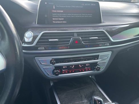 Used 2018 BMW 740i image 11