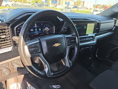 Used 2025 Chevrolet Silverado 2500 LT w/ Convenience Package AWD/4WD image 16