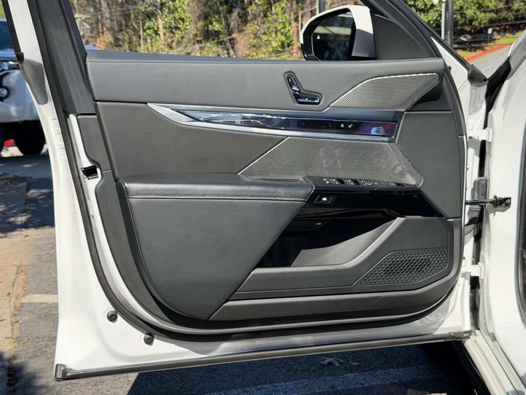 Used 2024 BMW 740i RWD image 28