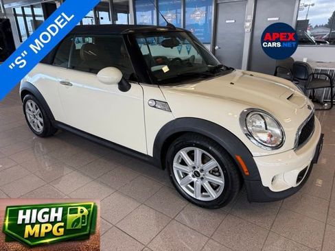 Used 2015 MINI Cooper S image 1