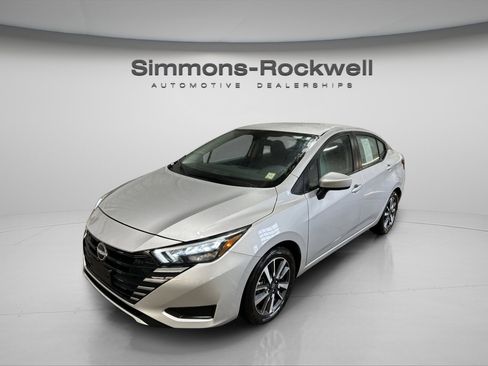 Used 2025 Nissan Versa SV image 1