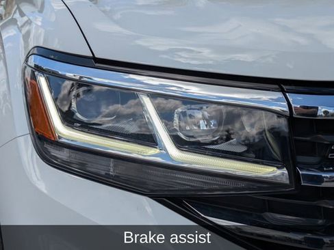 Used 2022 Volkswagen Atlas Cross Sport SEL R-Line AWD/4WD image 11
