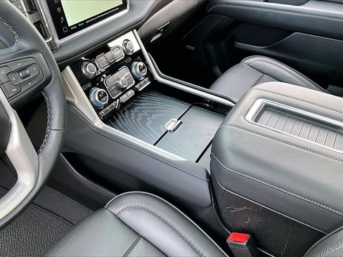 Used 2023 GMC Yukon Denali image 14