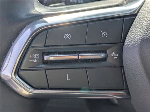 Used 2025 Chevrolet Equinox LT w/ Safety and Technology Package FWD image 14