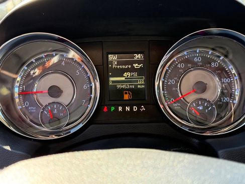 Used 2016 Chrysler Town & Country Limited image 12