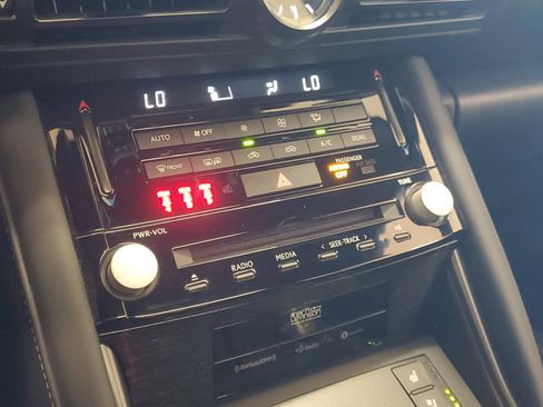 Used 2023 Lexus IS 500 image 34