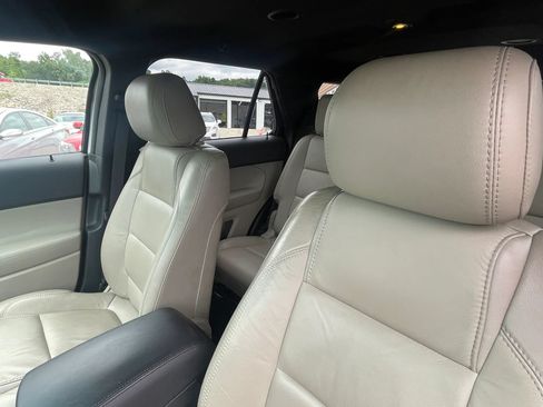 Used 2014 Ford Explorer XLT w/ Equipment Group 202A AWD/4WD image 22