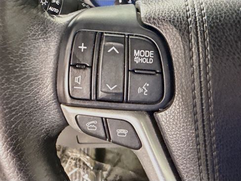 Used 2017 Toyota Sienna XLE w/ XLE Navigation Package FWD image 14