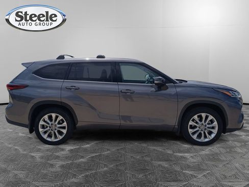 Used 2024 Toyota Highlander Limited FWD image 4