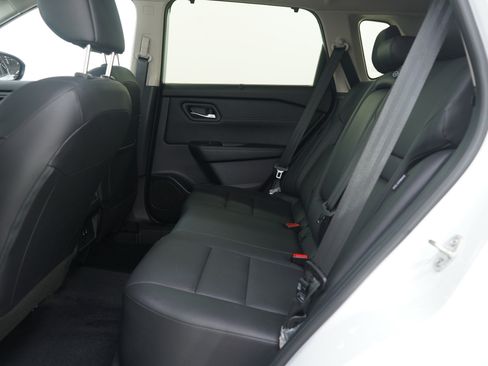 Used 2024 Nissan Rogue SV w/ SV Premium Package image 15