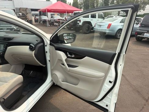 Used 2020 Nissan Rogue Sport SV w/ All-Weather Package AWD/4WD image 13
