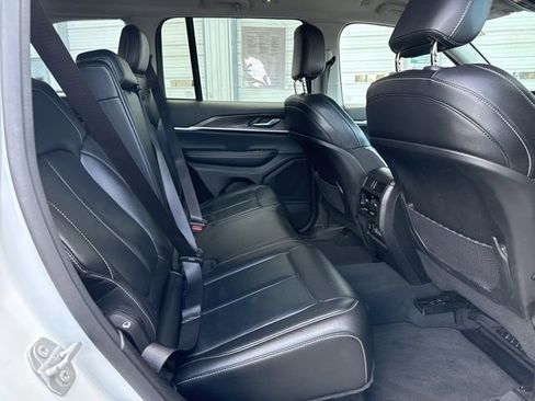 Used 2023 Jeep Grand Cherokee Limited image 15