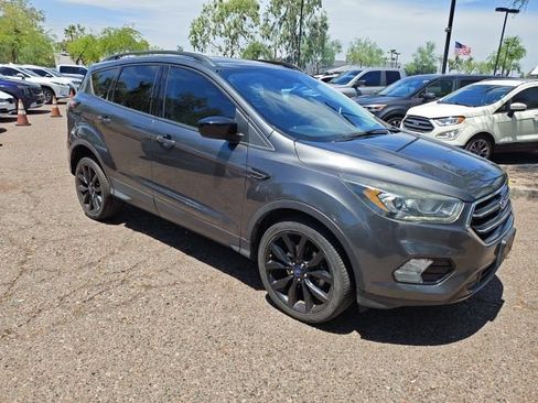 Used 2017 Ford Escape SE w/ SE Sport Appearance Package FWD image 9