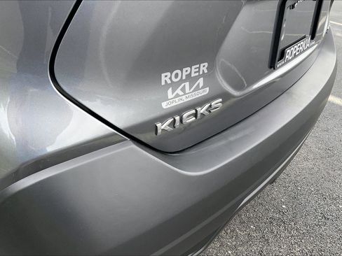 Used 2018 Nissan Kicks SV image 29