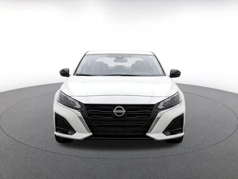 Used 2025 Nissan Altima 2.5 SV FWD image 2