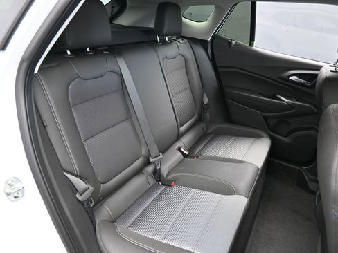 Used 2025 Chevrolet Trax LT w/ LT Convenience Package image 44