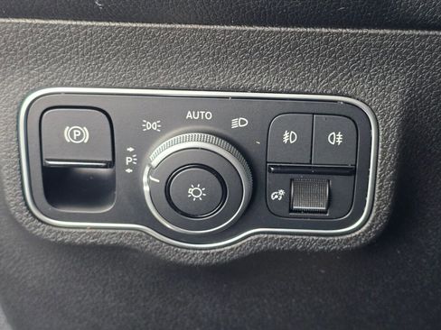 Used 2023 Mercedes-Benz GLB 250 4MATIC image 26