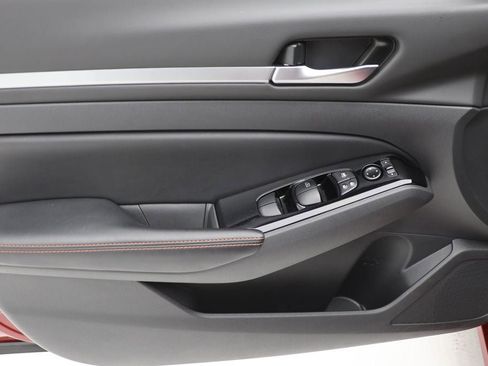 Used 2025 Nissan Altima 2.5 SR image 15