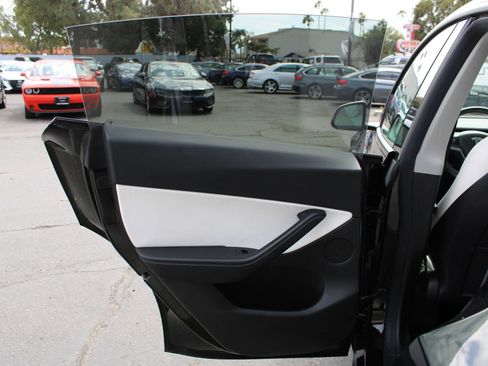 Used 2021 Tesla Model Y Long Range AWD/4WD image 11