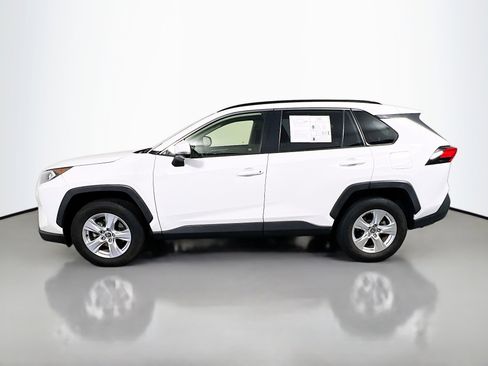 Used 2020 Toyota RAV4 XLE w/ Convenience Package image 9
