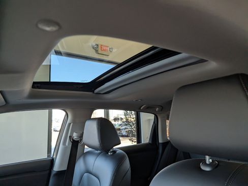 Used 2025 Honda HR-V EX-L image 10