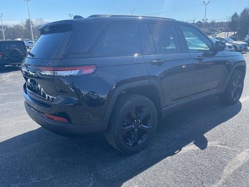 Used 2023 Jeep Grand Cherokee Altitude image 7