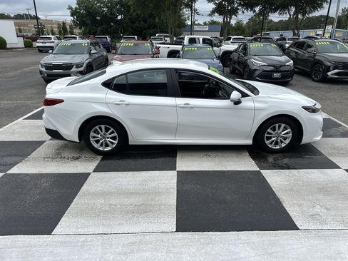 Used 2025 Toyota Camry LE w/ Convenience Package FWD image 3