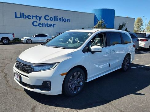 New 2026 Honda Odyssey Touring image 3