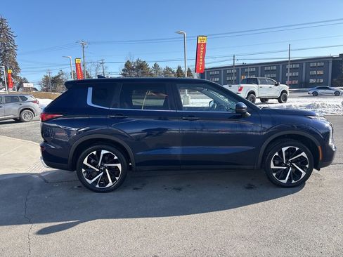 Used 2024 Mitsubishi Outlander SE Black Edition image 8