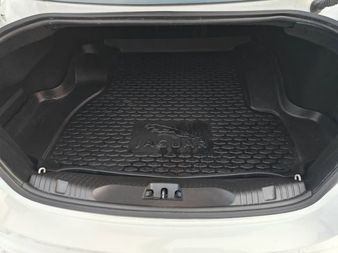 Used 2015 Jaguar XF Portfolio image 30