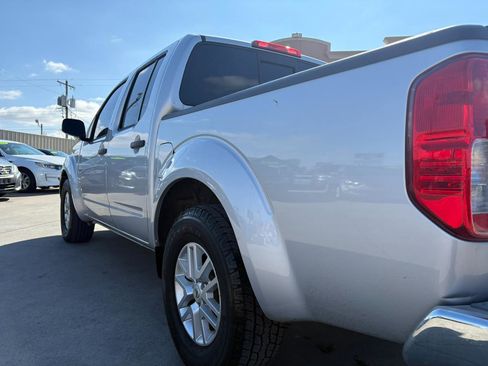 Used 2016 Nissan Frontier SV image 5